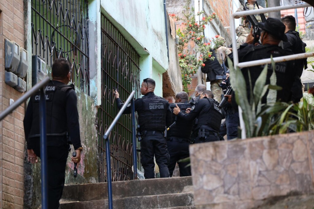 'Operação Nordeste’ prende 6 suspeitos e apreende 4 pistolas e 17kg de drogas