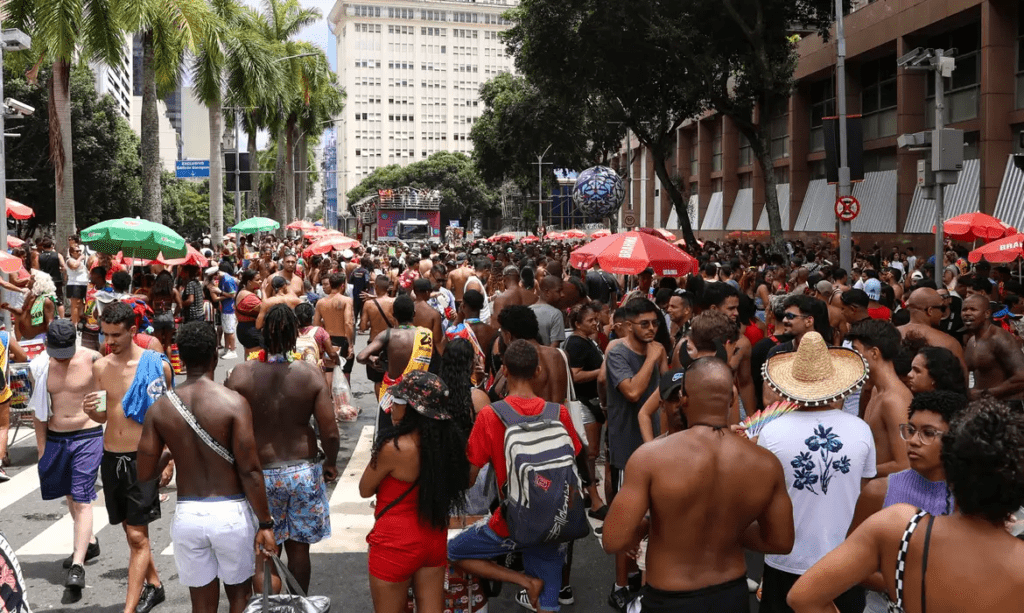 Especialistas recomendam "etiqueta respiratória" após carnaval