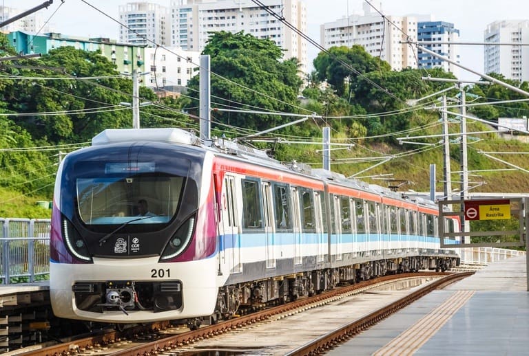 Governo da Bahia suspende licitação de novos trens do metrô