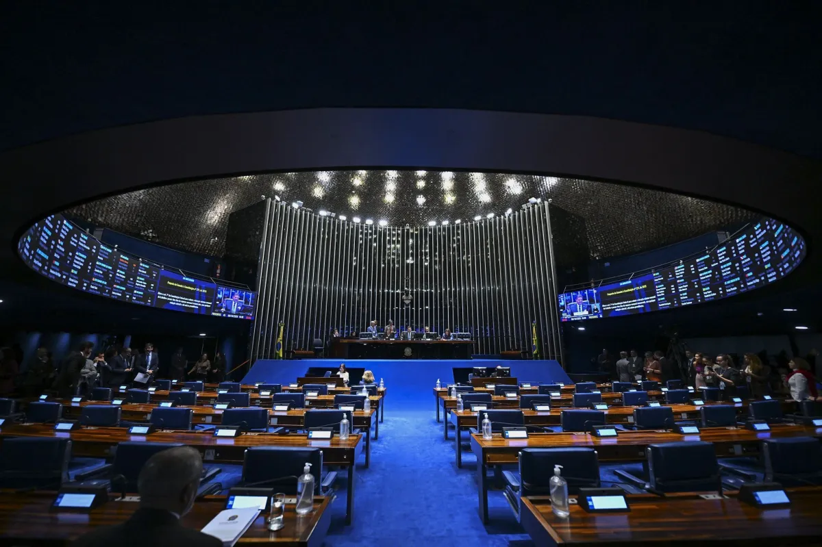 Senado aprova fim da escala 6x1