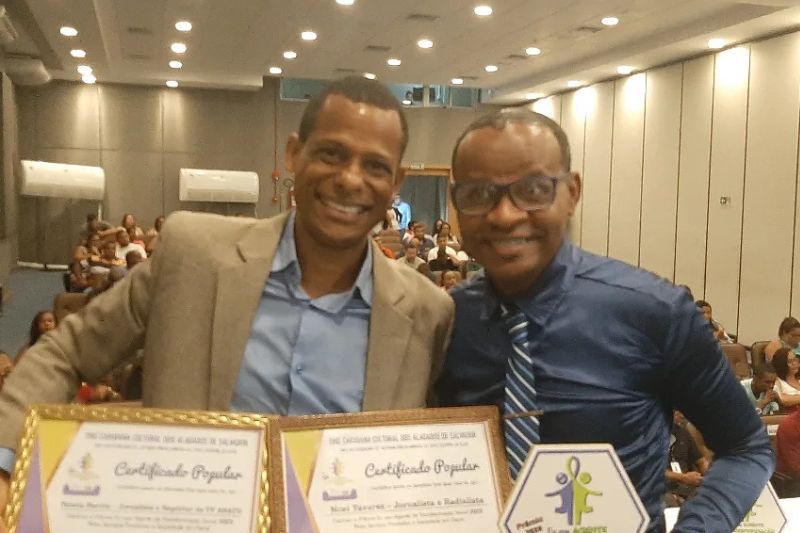 Apresentador do Sociedade em Movimento, Noel Tavares recebe prêmio de líder comunitário