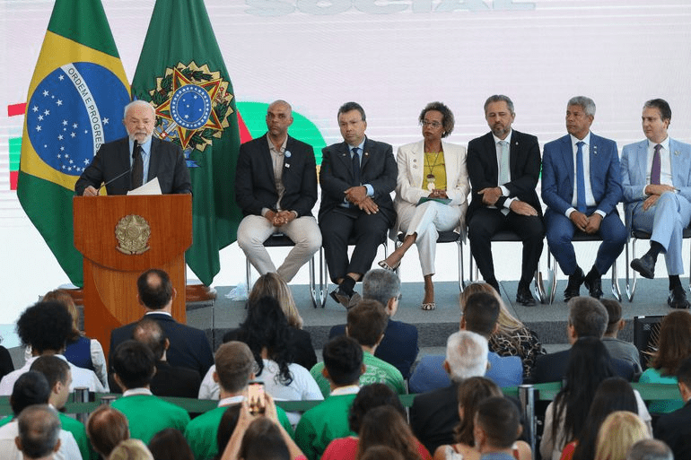 Ao lado de Lula, Jerônimo ressalta importância da educação em tempo integral