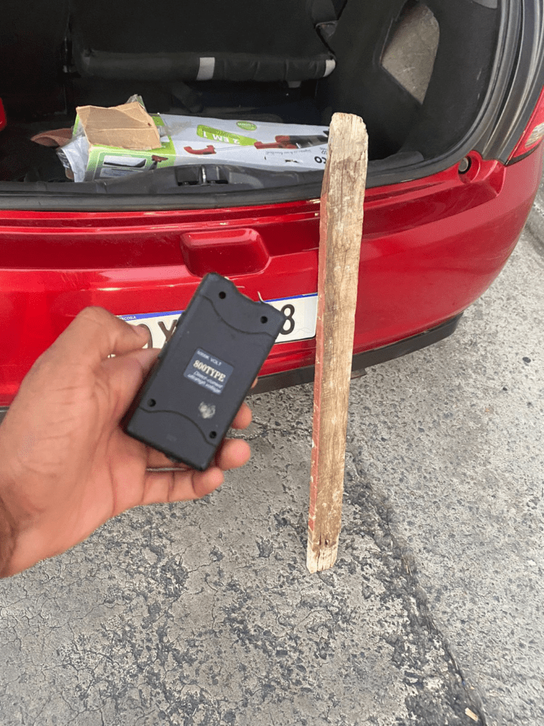 Polícia intercepta integrantes da Bamor com pedaços de madeira e arma de choque