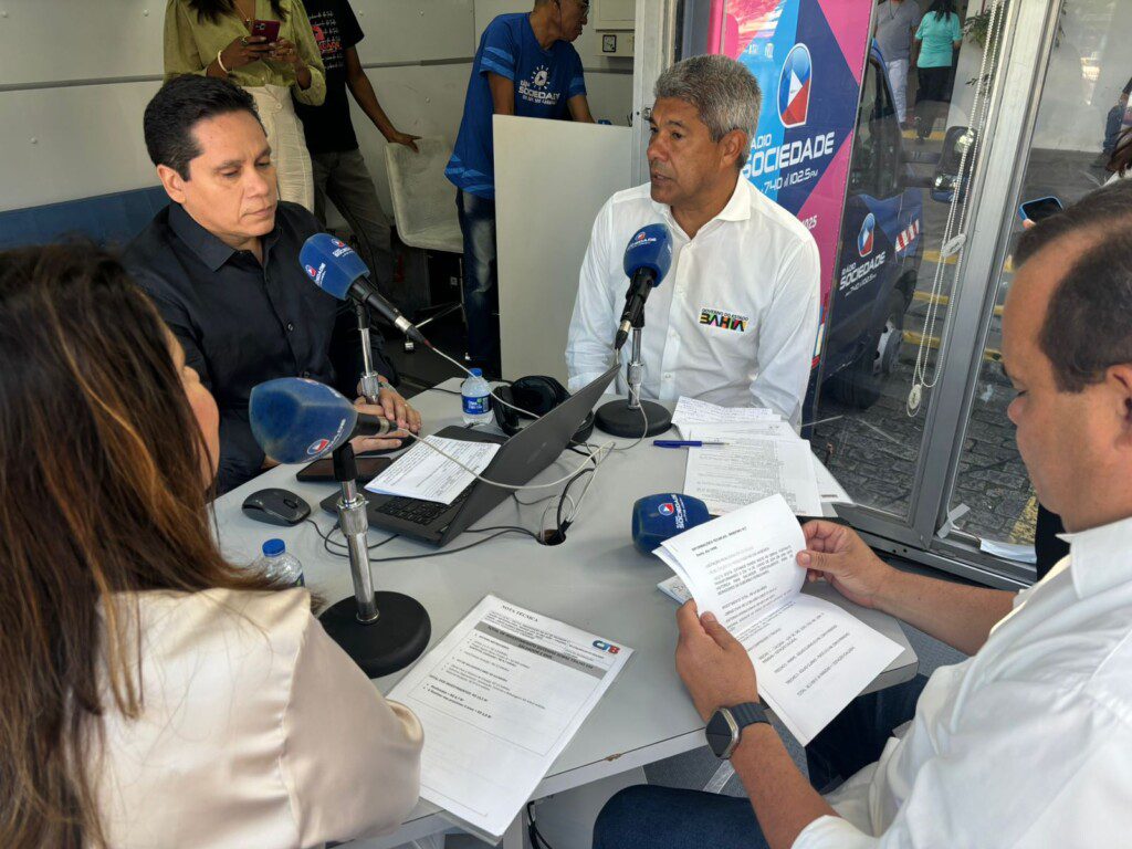 Governador da Bahia assina ordem de serviço para início das obras do VLT