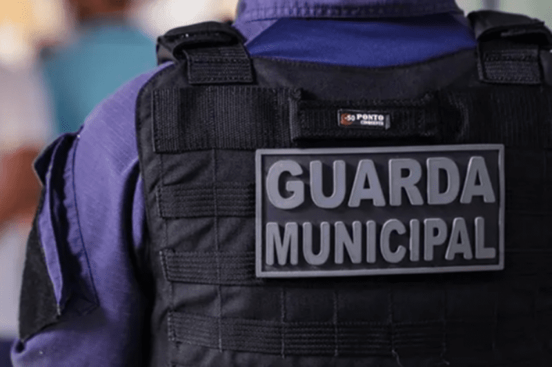 Professor perde o controle e atinge aluno de 13 anos com mesa em escola de Salvador