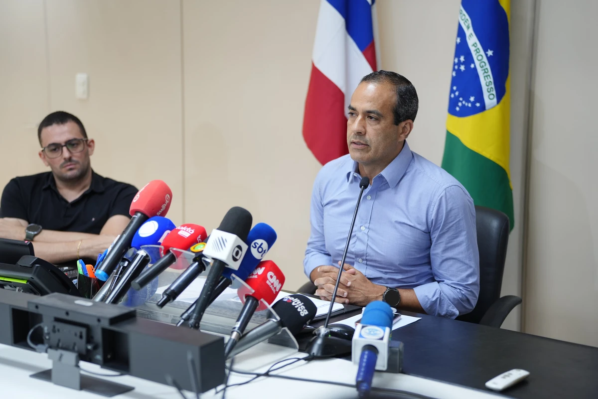 Bruno Reis atribui atraso dos coletivos à adesivaço nos ônibus de Salvador