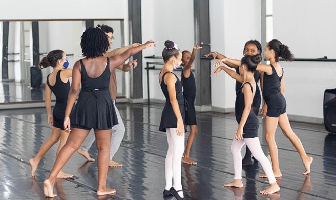 Funceb oferece 150 vagas para núcleos de extensão da Escola de Dança em Alagados e Nordeste de Amaralina