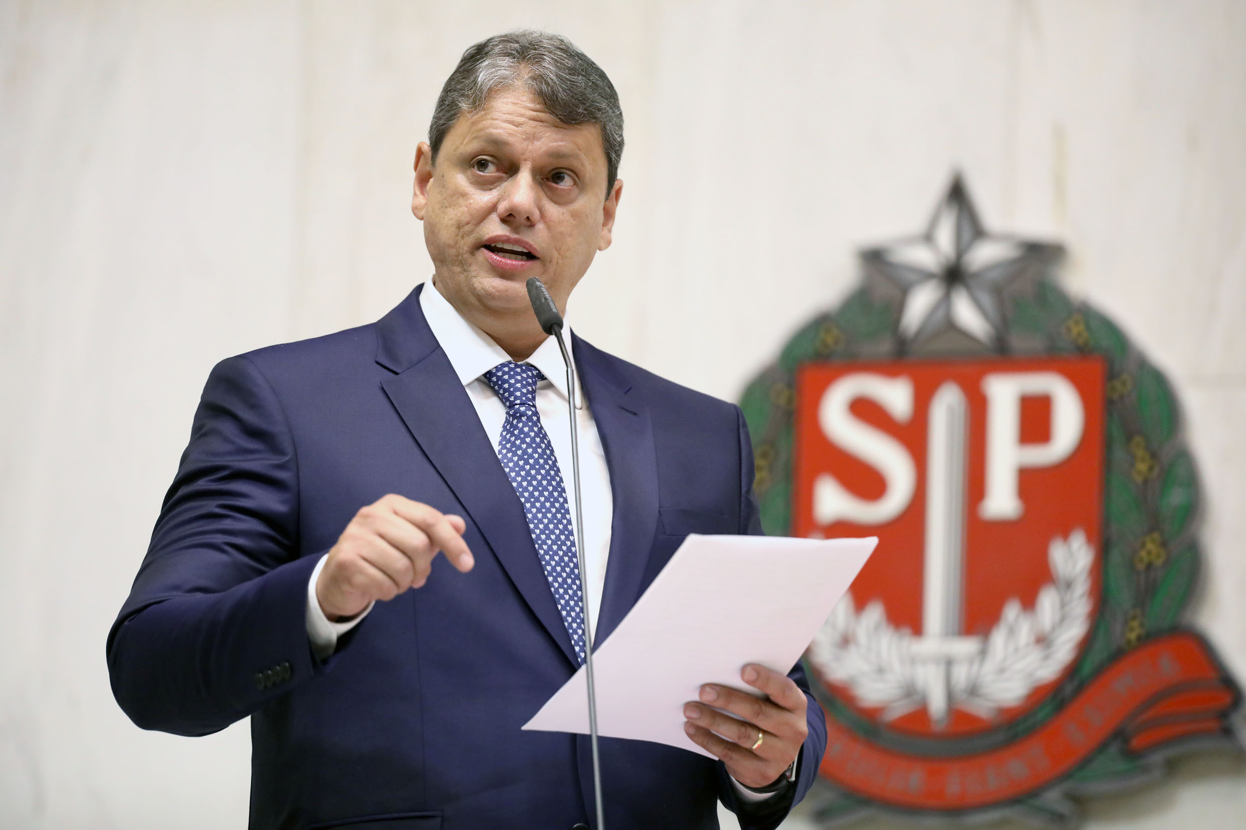 Tarcísio critica decisão de Dino e aponta “insegurança jurídica” no STF