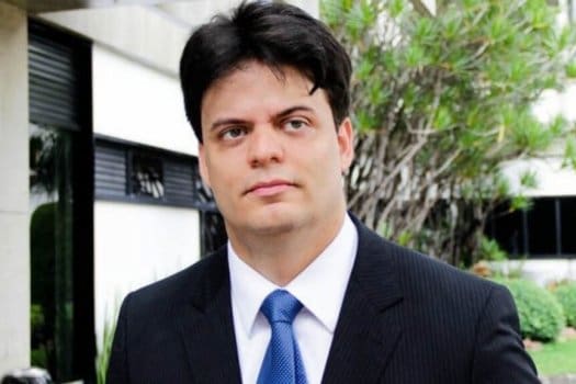 Daniel Keller é enterrado em cerimônia fechada em Salvador