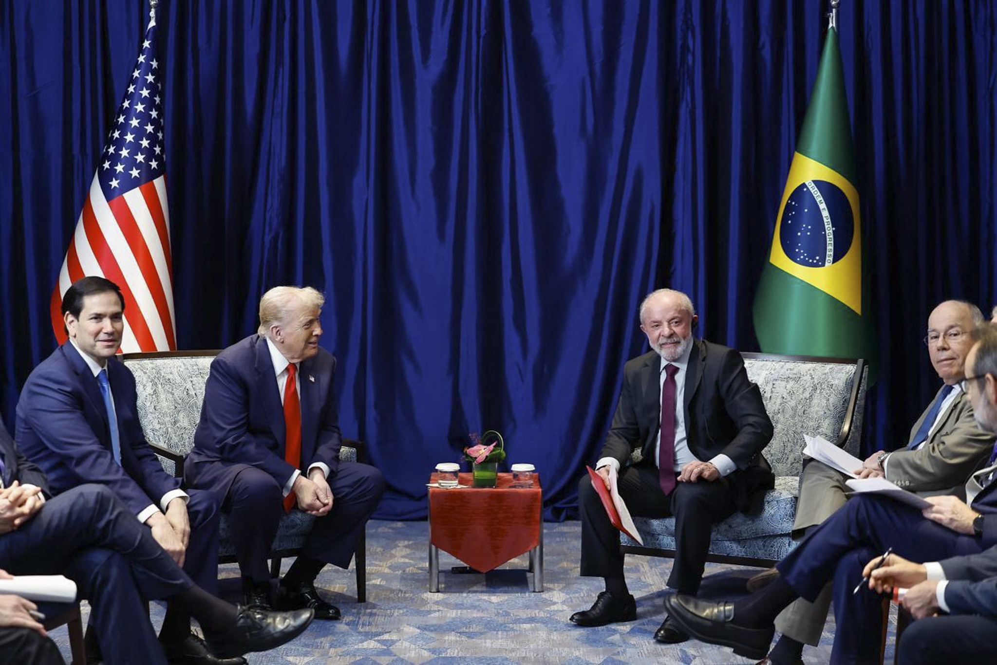 Brasil e EUA criam grupo para negociar tarifas e comércio bilateral