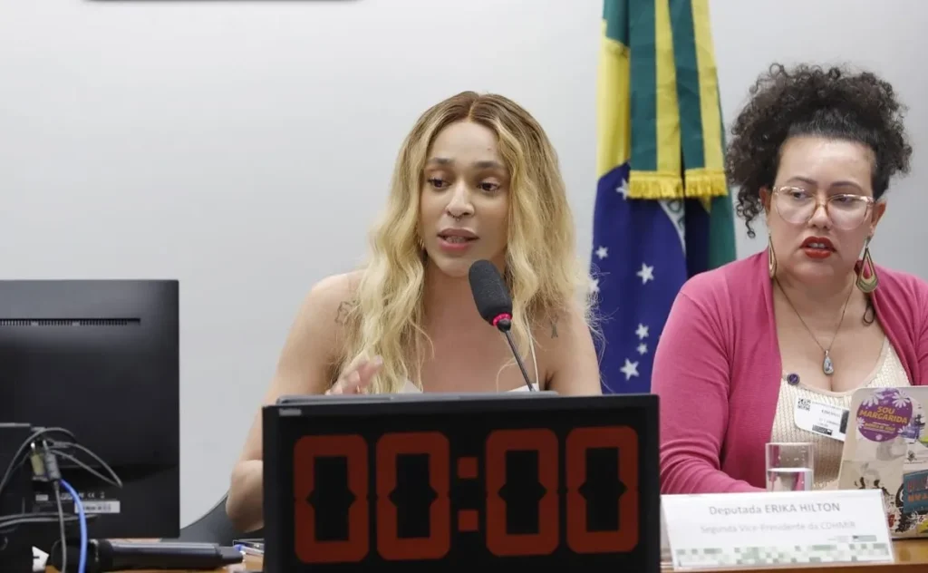 Fim da escala 6x1 tem novas discussões em audiências na Câmara