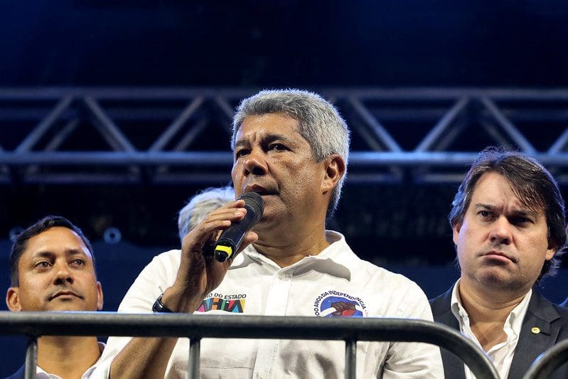 Após protesto, governador da Bahia comenta morte de criança de 10 anos e diz que investigação é prioridade