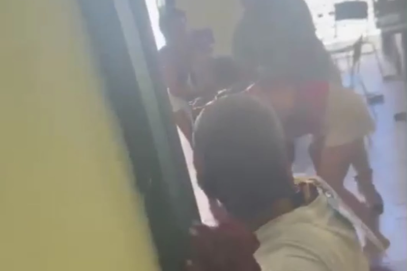 Duas mulheres se envolvem em briga durante votação em Salvador
