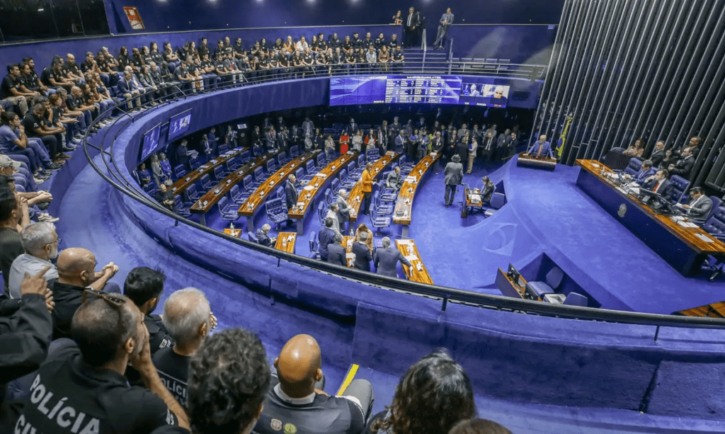 Senado aprova reajuste salarial para servidores de diversas categorias