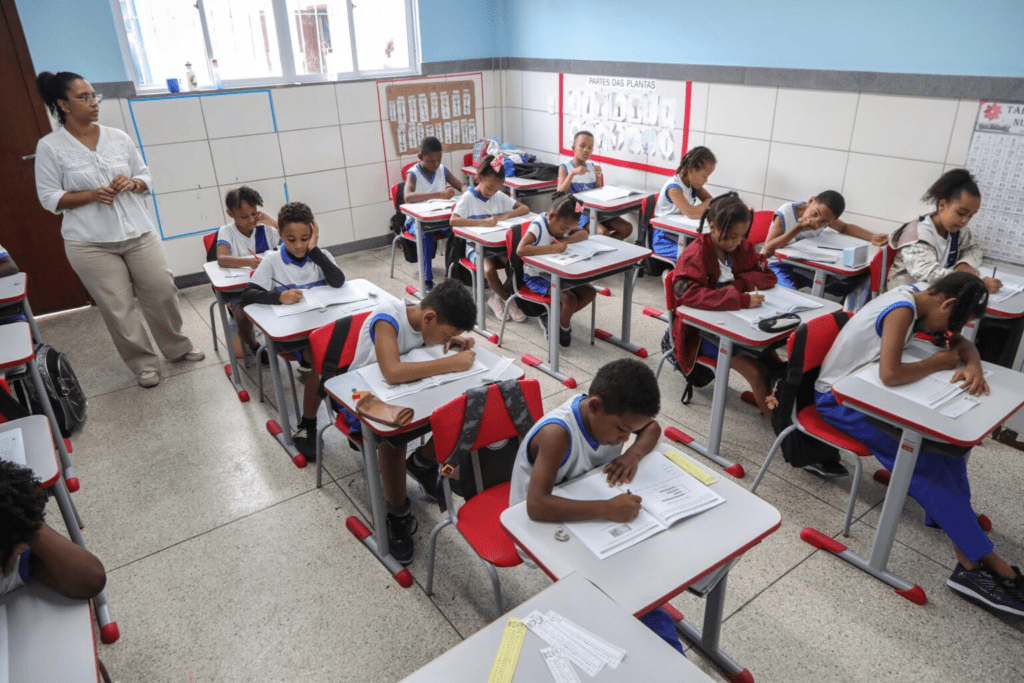 Prefeitura de Salvador abre 100 vagas de emprego com salários que ultrapassam R$ 5 mil  