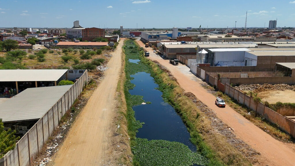Juazeiro prepara obra para ampliar drenagem do Riacho Macarrão