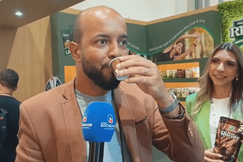 Repórter fica encantado com chocolate quente cremoso apresentado na Superbahia 2025