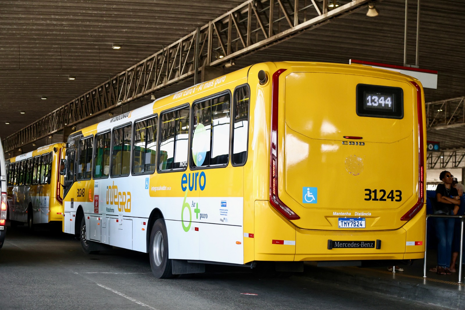 Salvador inicia retirada gradual do pagamento em dinheiro nos ônibus