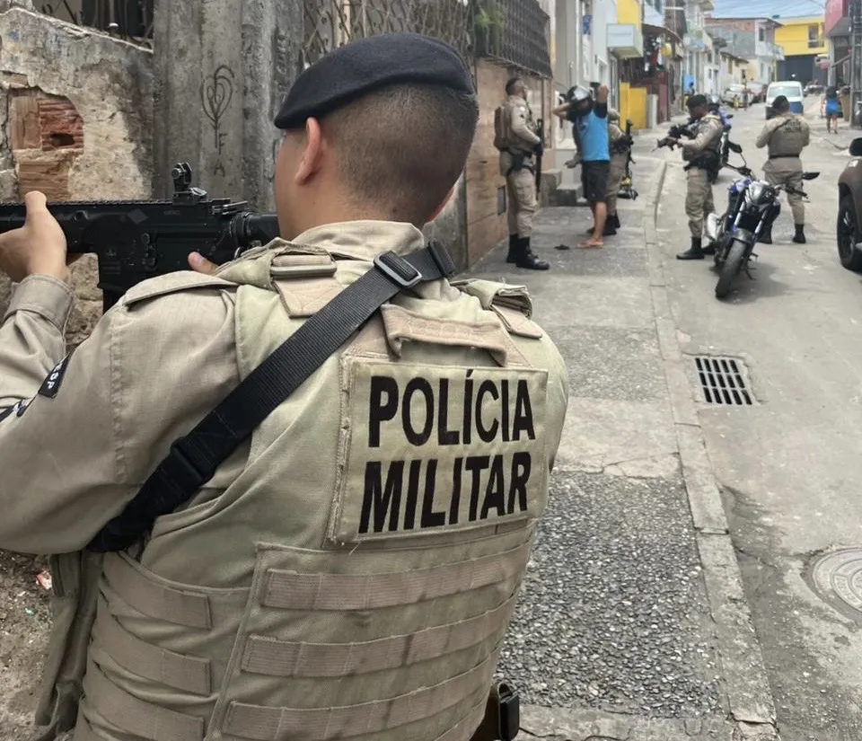 Homem é morto a facadas e polícia suspeita de cobrança de dívidas como motivação