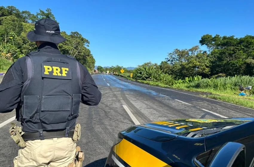 Duas pessoas morrem após carro sair da pista na BR-110
