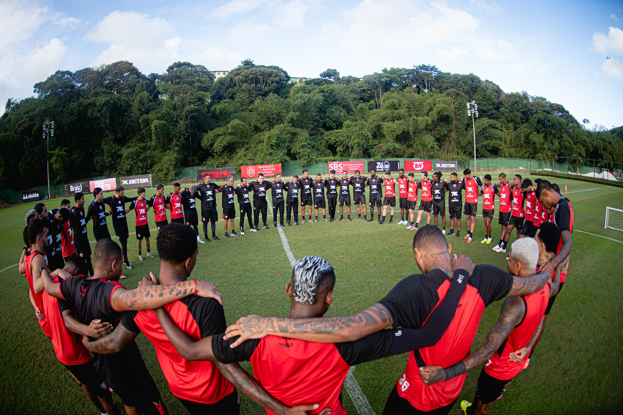 Agenda apertada e desfalques complicam preparação do Vitória para jogo contra Atlético-MG