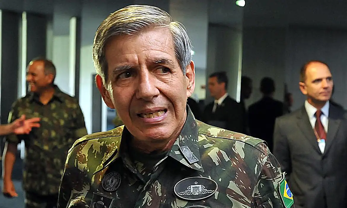 General Augusto Heleno tem consulta médica autorizada por Alexandre de Moraes