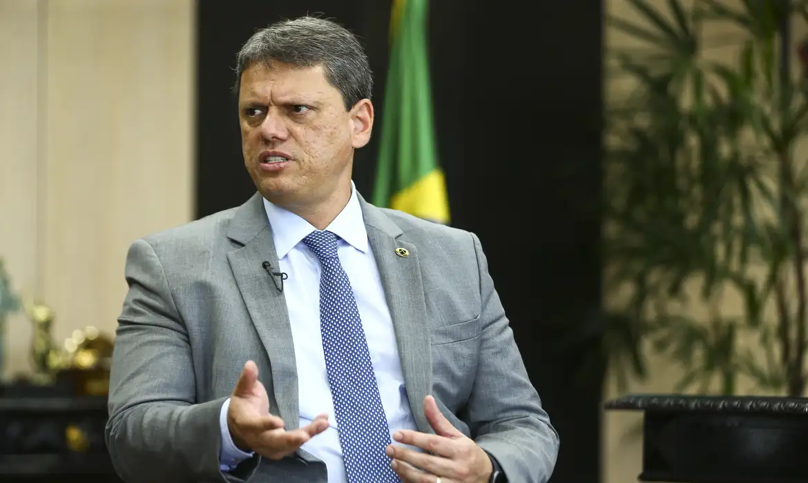 Tarcísio de Freitas é reeleito governador de São Paulo no 1º turno