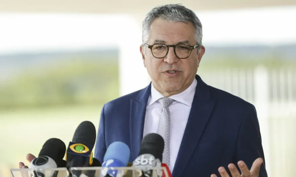 Saúde: Padilha diz que principal meta é reduzir tempo de espera no SUS