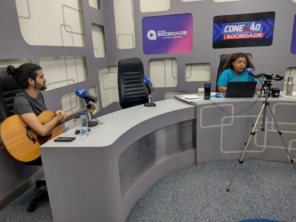 “É parte da formação da gente como ser humano, não só música, mas a educação para as artes como um todo” diz o Músico Eric Assmar