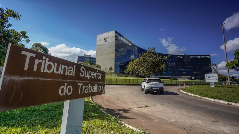 Engenheiro é demitido após usar computador da empresa para acessar pornografia 