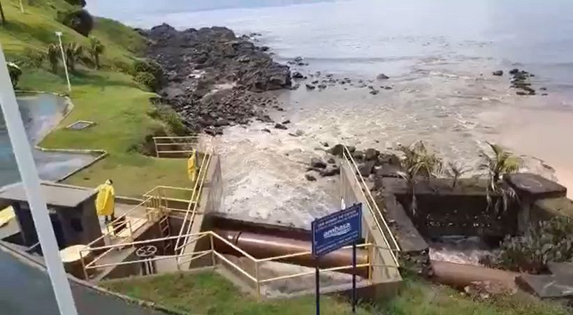 Farol da Barra: vídeo que aponta suposta vazão de esgoto na praia viraliza; entenda o caso