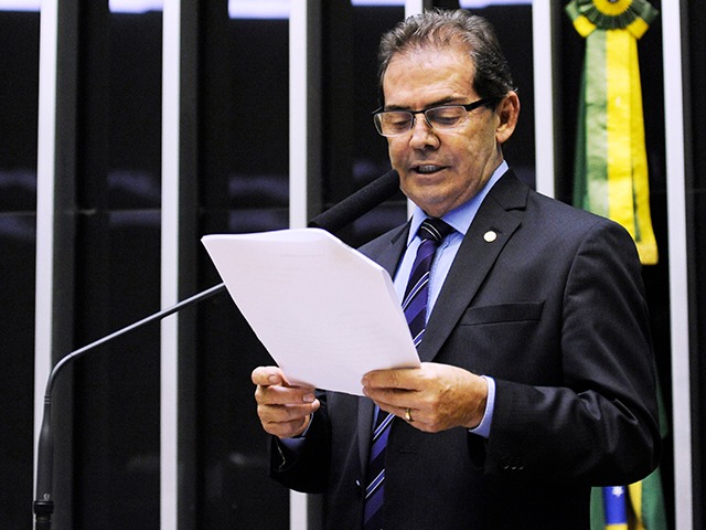 Deputado protocola pedido de impeachment contra três ministros do STF