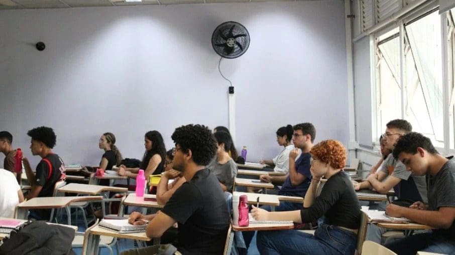 Programa Pé-de-Meia: estudantes podem consultar se foram contemplados nesta quarta-feira (20)