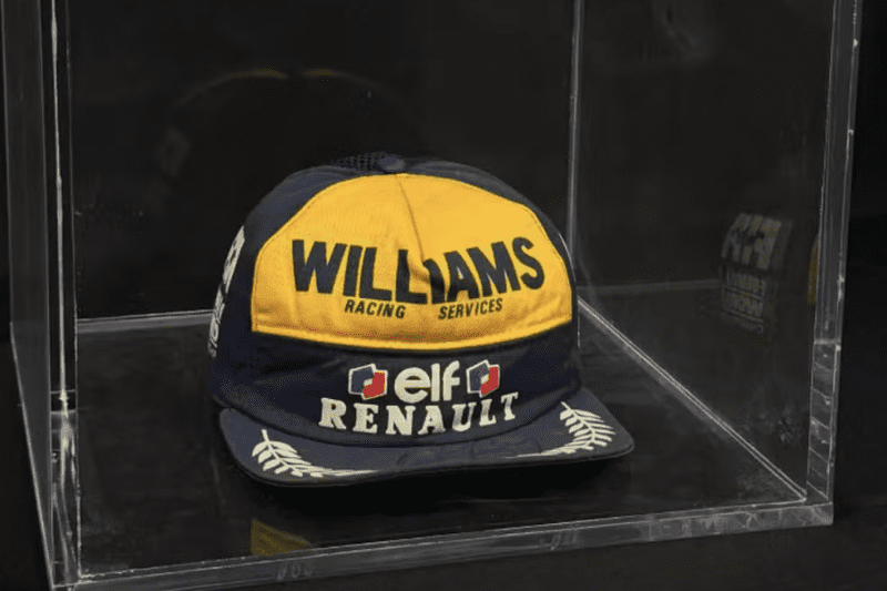 Leilão Virtual: boné de Ayrton Senna é oferecido a partir de R$ 24,5 mil