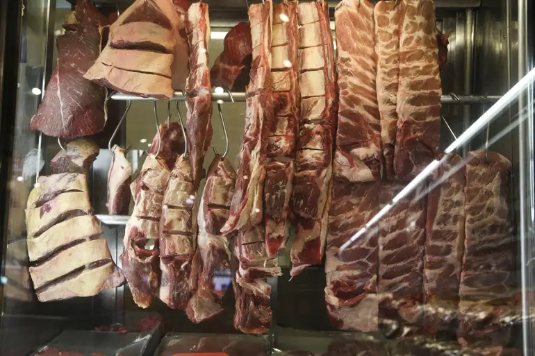União Europeia suspende importações de carnes no Brasil
