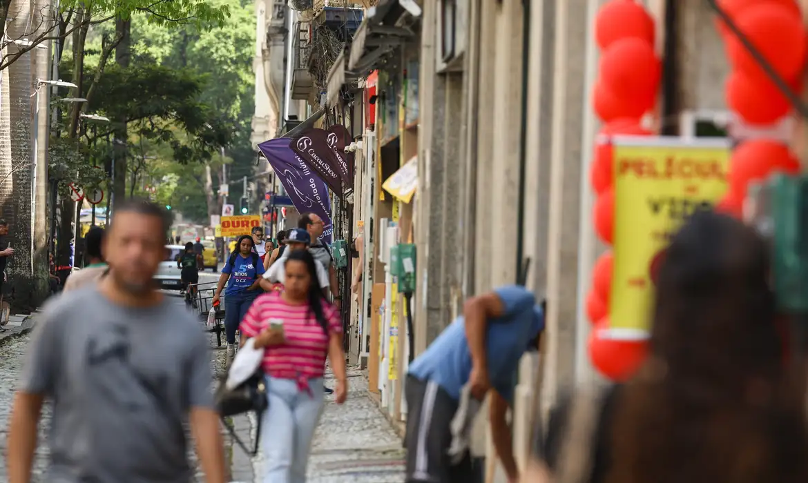 Fim da escala 6x1 muda rotina de trabalhadores no Brasil