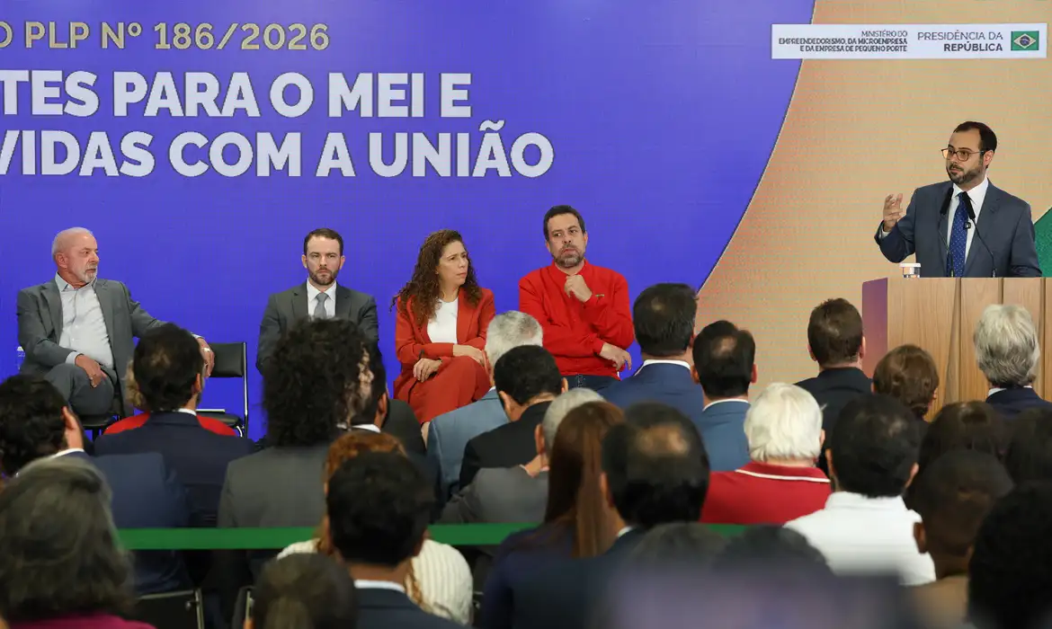 Lula sanciona lei que aumenta limite do MEI e perdoa dívidas