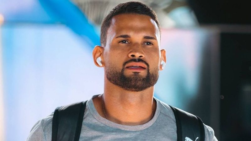 Willian José admite erro e pede desculpas por compartilhar vídeo xenofóbico
