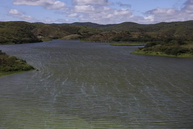 Adolescente de 14 anos morre afogado em barragem na Bahia