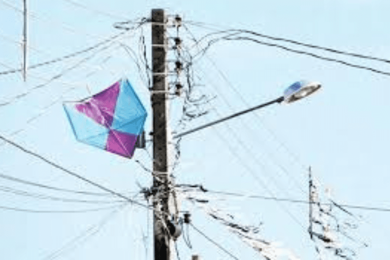 Acidentes com pipas alertam para os riscos da brincadeira perto da rede elétrica