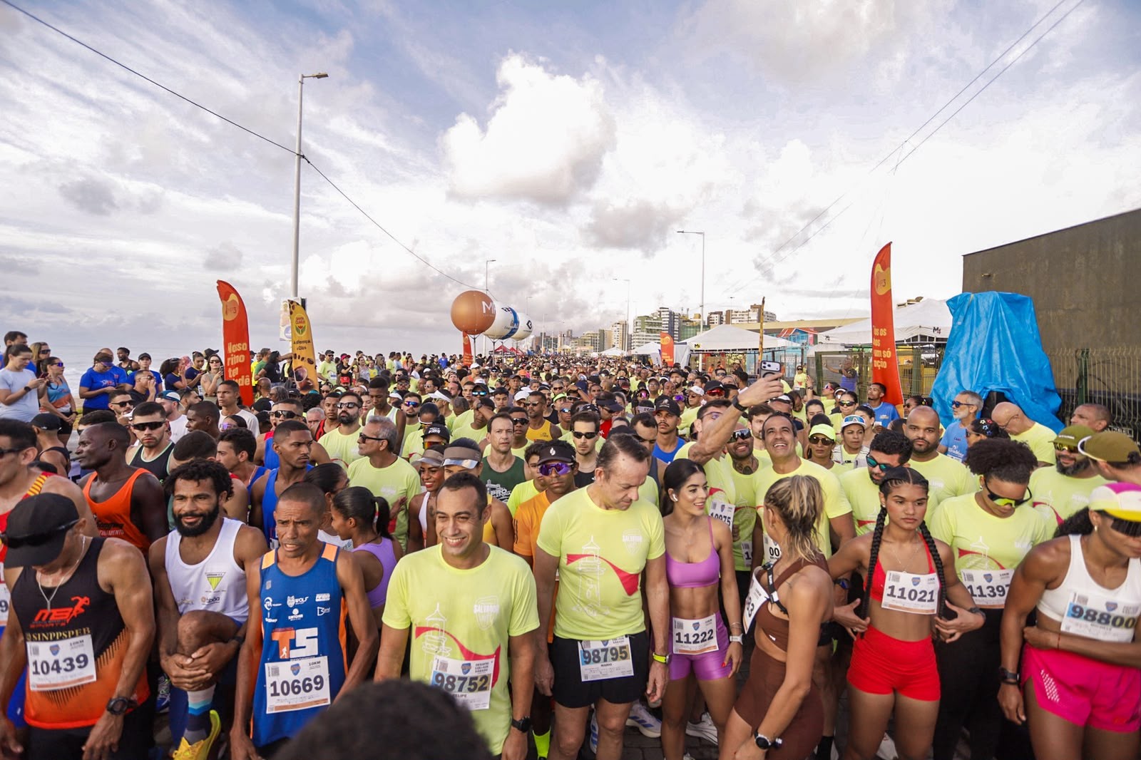 Maratona Salvador movimenta atletas na orla