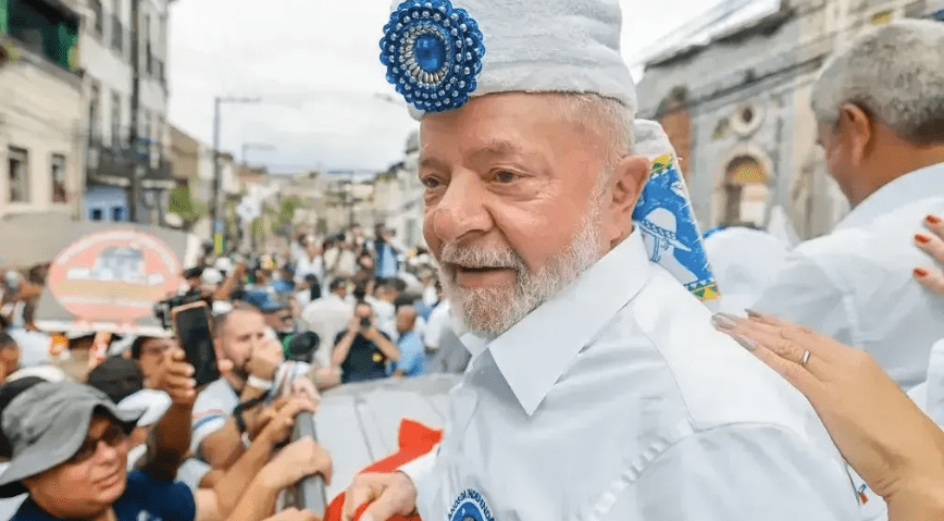 Lula desembarca na Bahia para participar do 2 de julho e anunciar investimentos