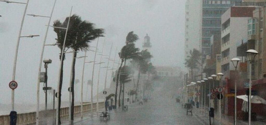Antes do Arrastão da Quarta-feira de Cinzas, chuva refresca o Circuito Barra-Ondina