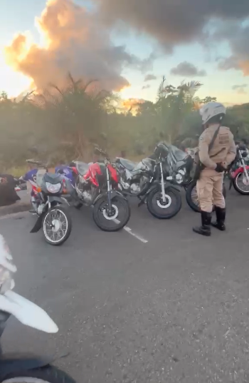 PM apreende 14 motocicletas em evento  de grau na Avenida Paralela