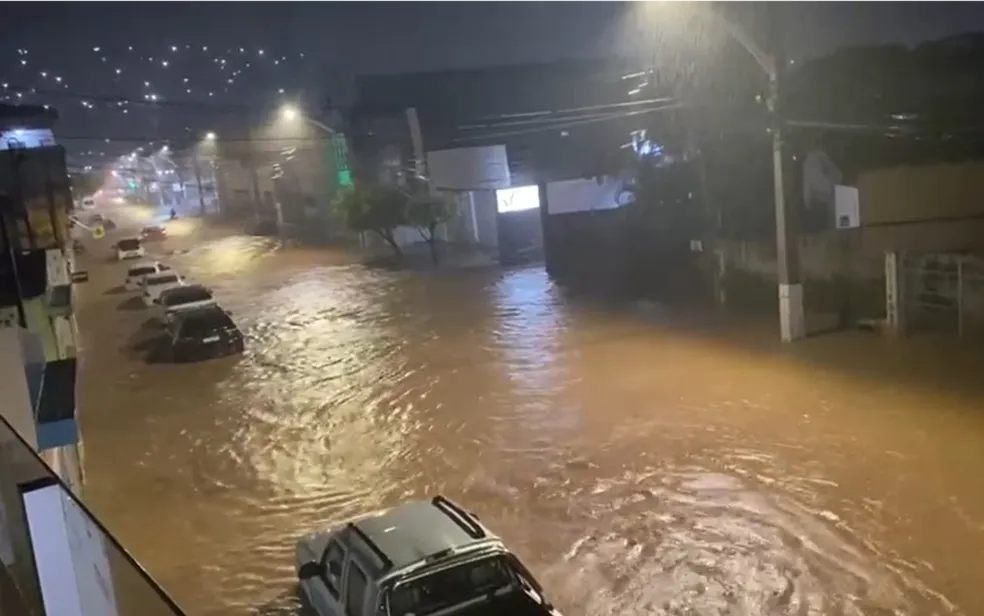 Chuvas fortes provocam alagamentos e queda de árvores no norte da Bahia