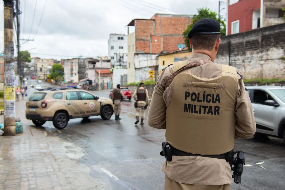 Polícia em Ilhéus é recebida a tiros e suspeitos fogem para mata