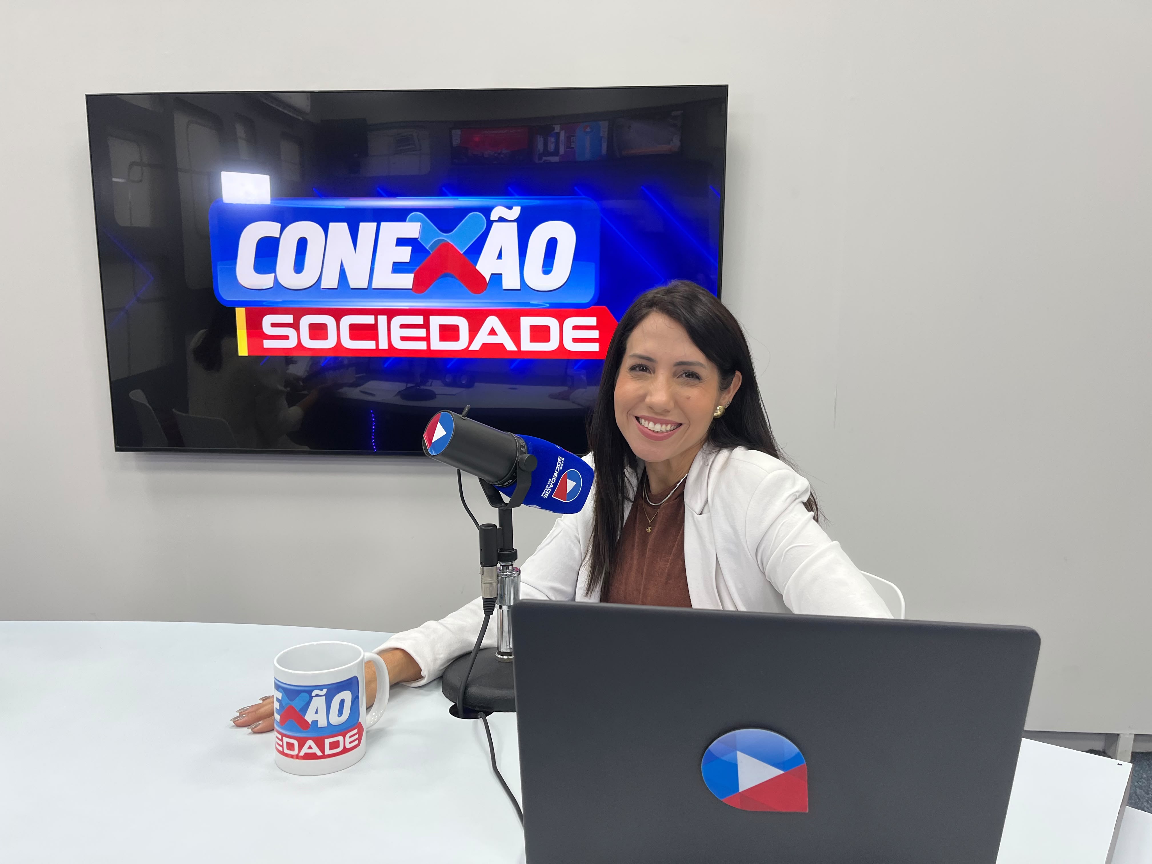 Yula Braga é a nova apresentadora do Conexão Sociedade