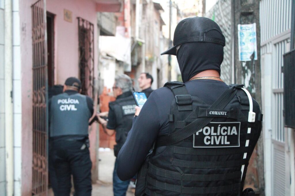 Mulher que manteve jovem em cárcere é presa em Feira de Santana