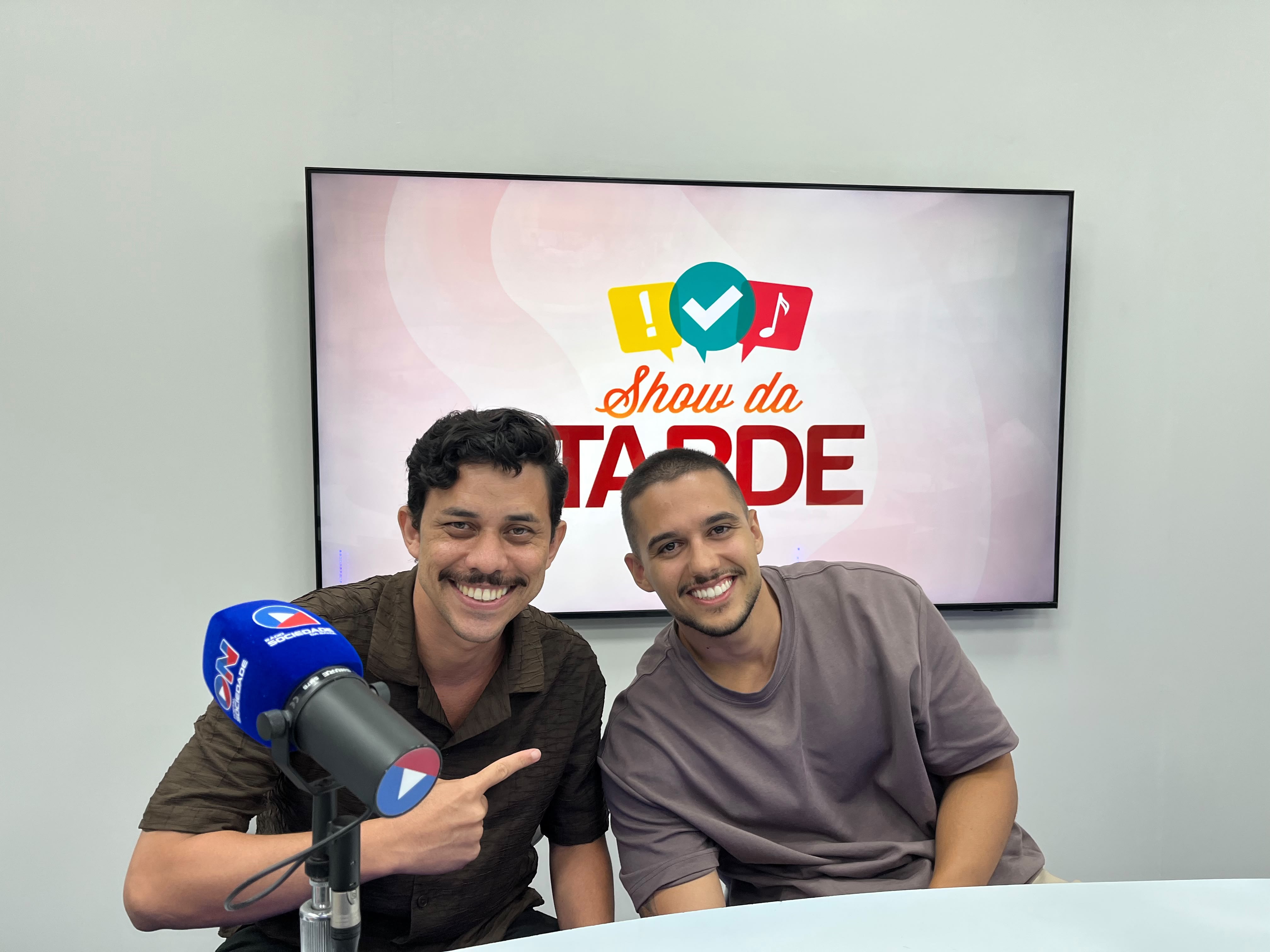 Guga Meyra conversa sobre carreira no Show da Tarde