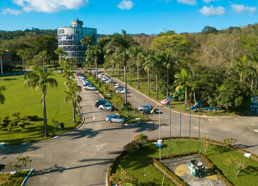 Termômetro com mercúrio quebra e alunos passam mal em aula